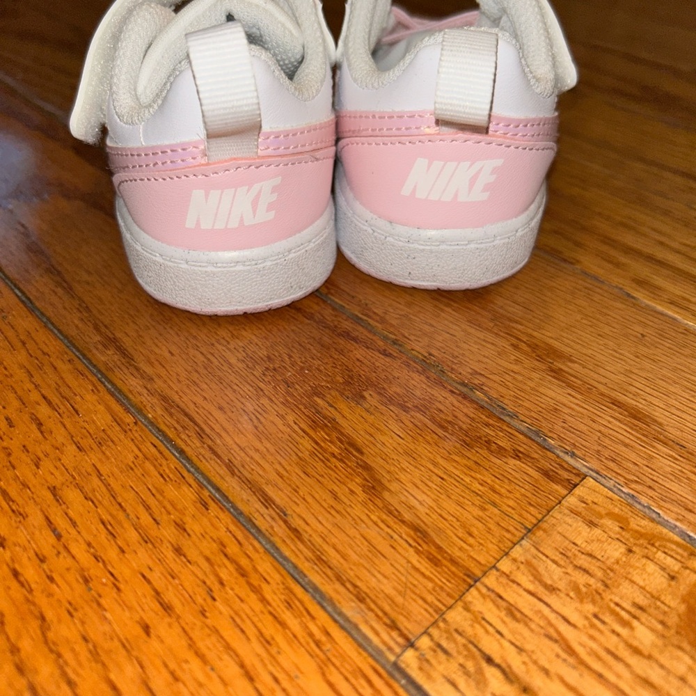 Nike Kids Sneakers in Pink and White - Picture 3 of 3